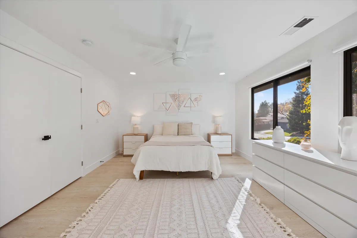 FAIR OAKS MIDCENTURY MODERN